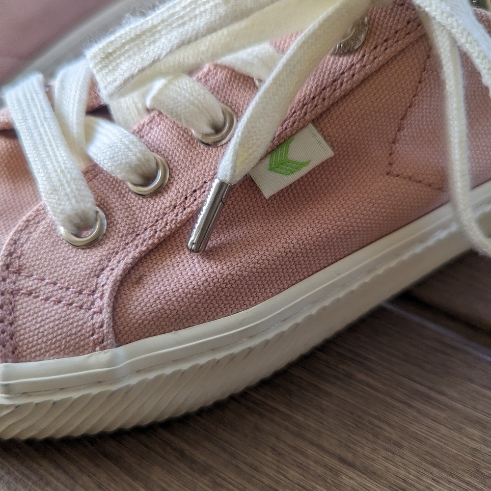 Cariuma Blush Sneaker Size 8 View 5